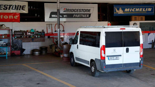 Pneumatics Sala Banyoles: muntatge rapid, canvi i reparacio de neumatics de vehicles professionals, furgonetes, vehicle comercial lleuger neumatics